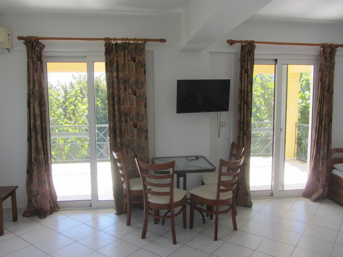 Xristina Studios Vasiliki  Luaran gambar
