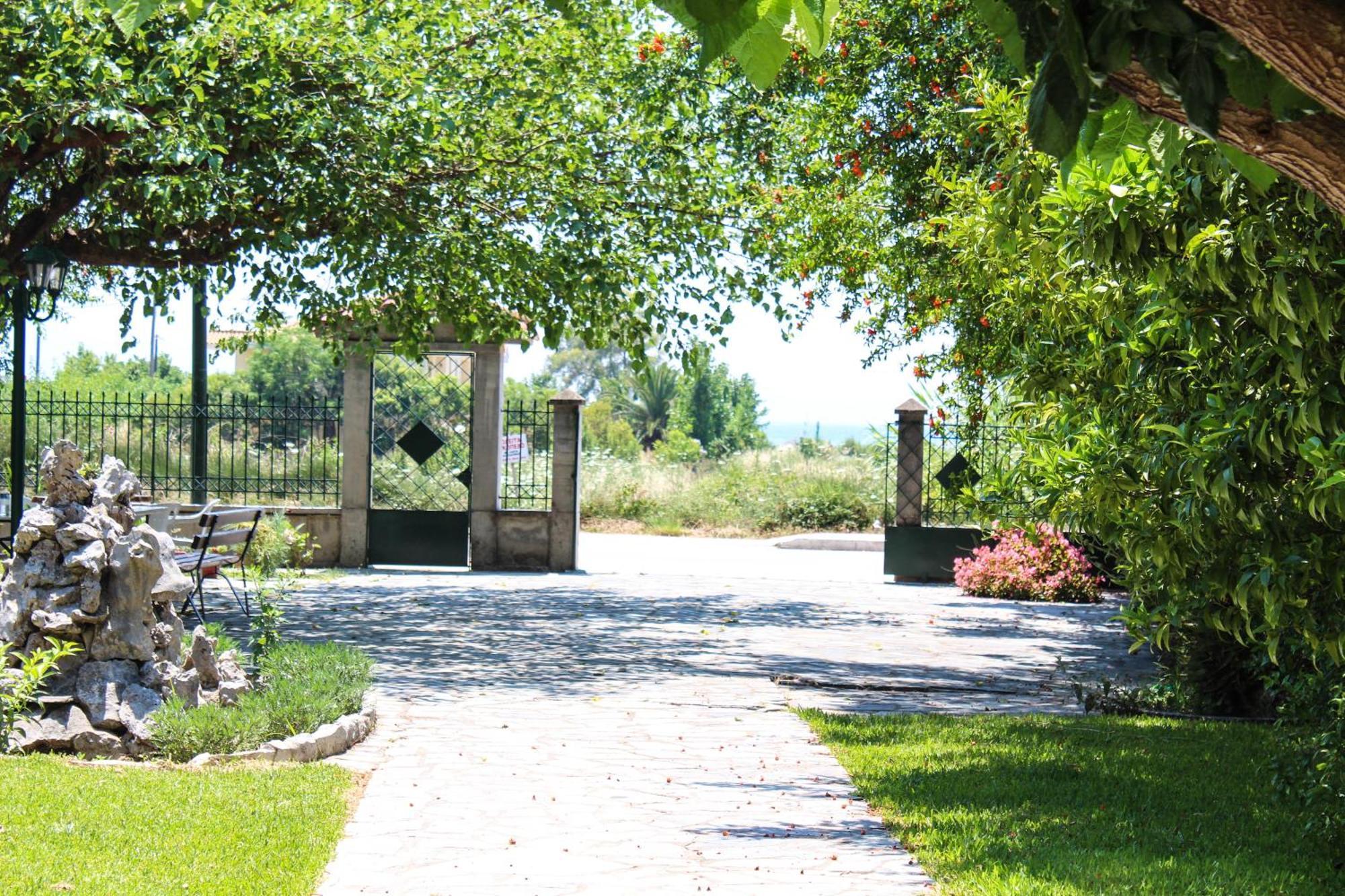Xristina Studios Vasiliki  Luaran gambar